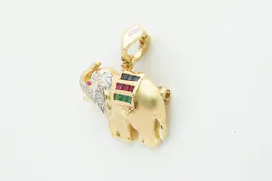 23-  Massieve 18 krt gouden en diamanten Olifant hanger - 20 briljanten kopen? Bied vanaf 360!