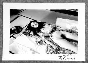 Nobuyoshi Araki - Nobuyoshi Araki Autogramm auf Fotografie Tokyo Model verkocht voor € 180!