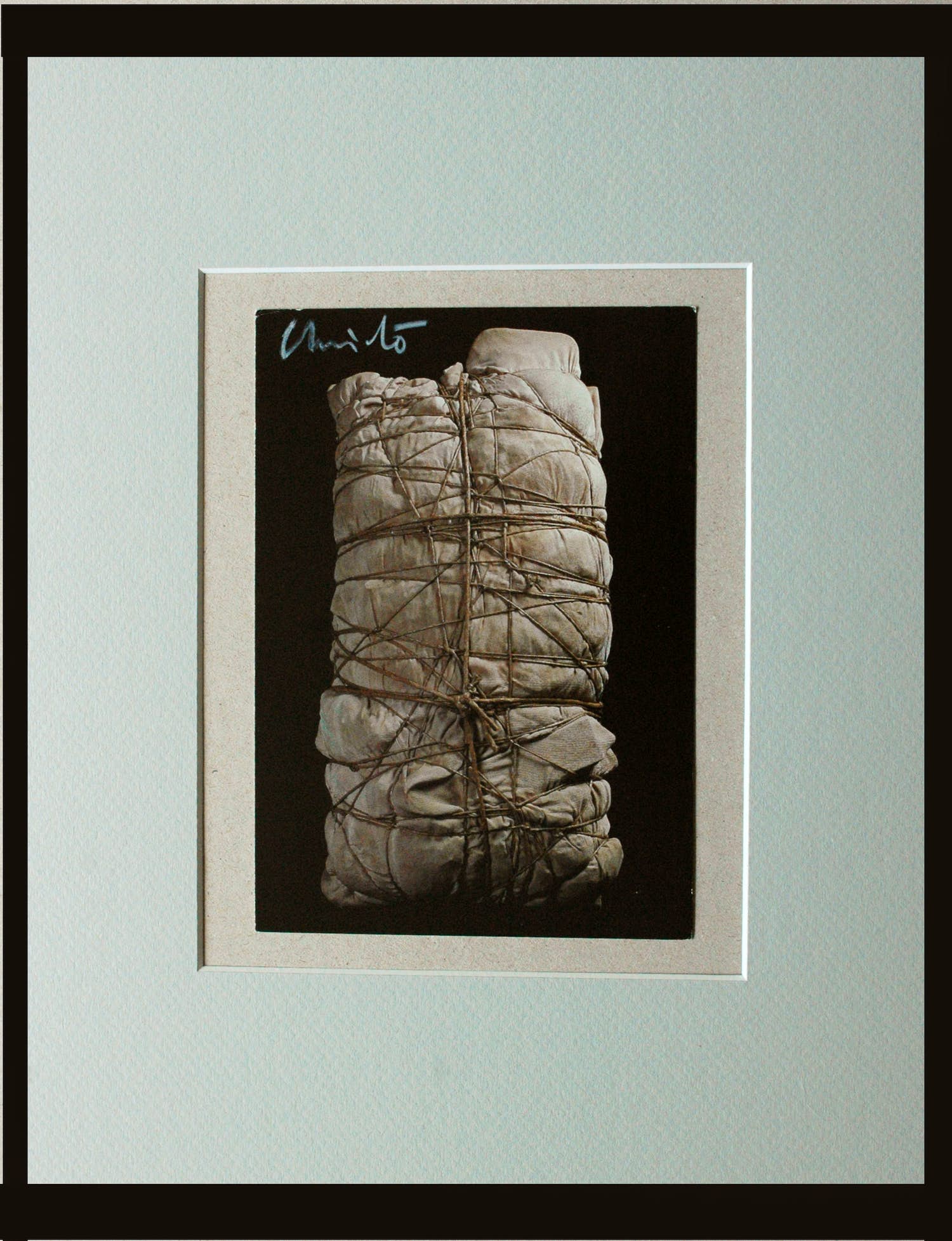 Christo - Package ,1960 - artcard - handgesigneerd met waskrijt verkocht voor € 80!
