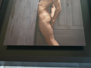 Erwin Olaf - Ingelijste foto uit de serie Skin Deep , Male Nude No. 01 - 2015 kopen? Bied vanaf 1000!