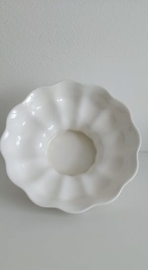 Porceleyne Fles - Prachtige "geplooide" , crème kleurige schaal in uitstekende conditie kopen? Bied vanaf 49!