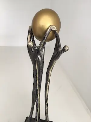 Corry Ammerlaan - Sculptuur “ GEBUNDELDE SAMENWERKING “. Gesigneerd kopen? Bied vanaf 1!