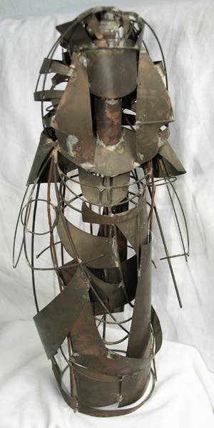 Niet of onleesbaar gesigneerd - Beeld van blik en ijzerdraad, “Koningin” – 34 cm hoog kopen? Bied vanaf 10!