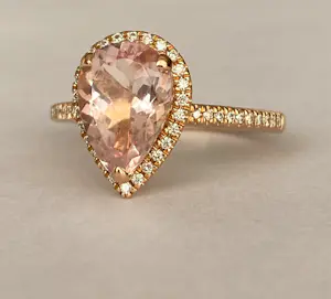 AcheterRing van 18 karaats roségoud met peervormige morganiet en halo van diamanten? Enchérissez de 700!