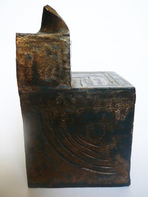 Niet of onleesbaar gesigneerd - Gestapelde kubussen -chamotte klei- kopen? Bied vanaf 10!