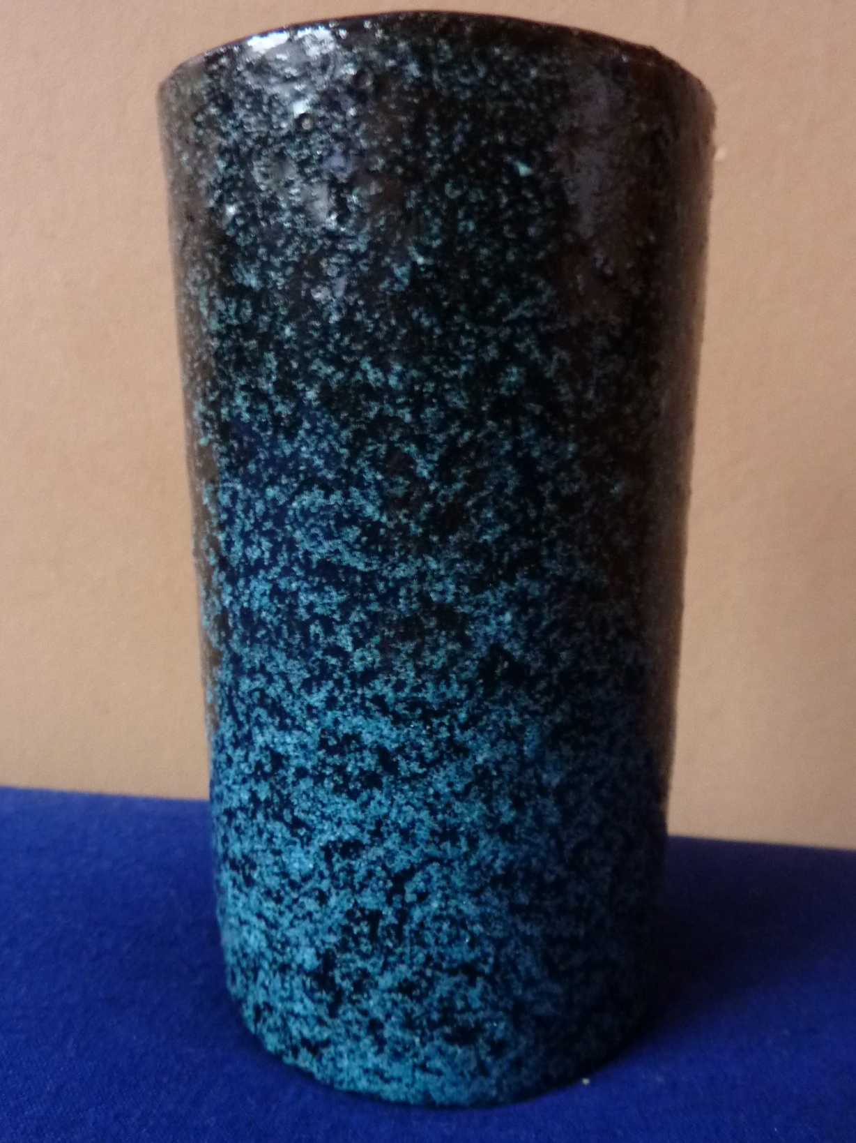 Pieter Groeneveldt - Vaasje met lava glazuur jaren 60 kopen? Bied vanaf 25!