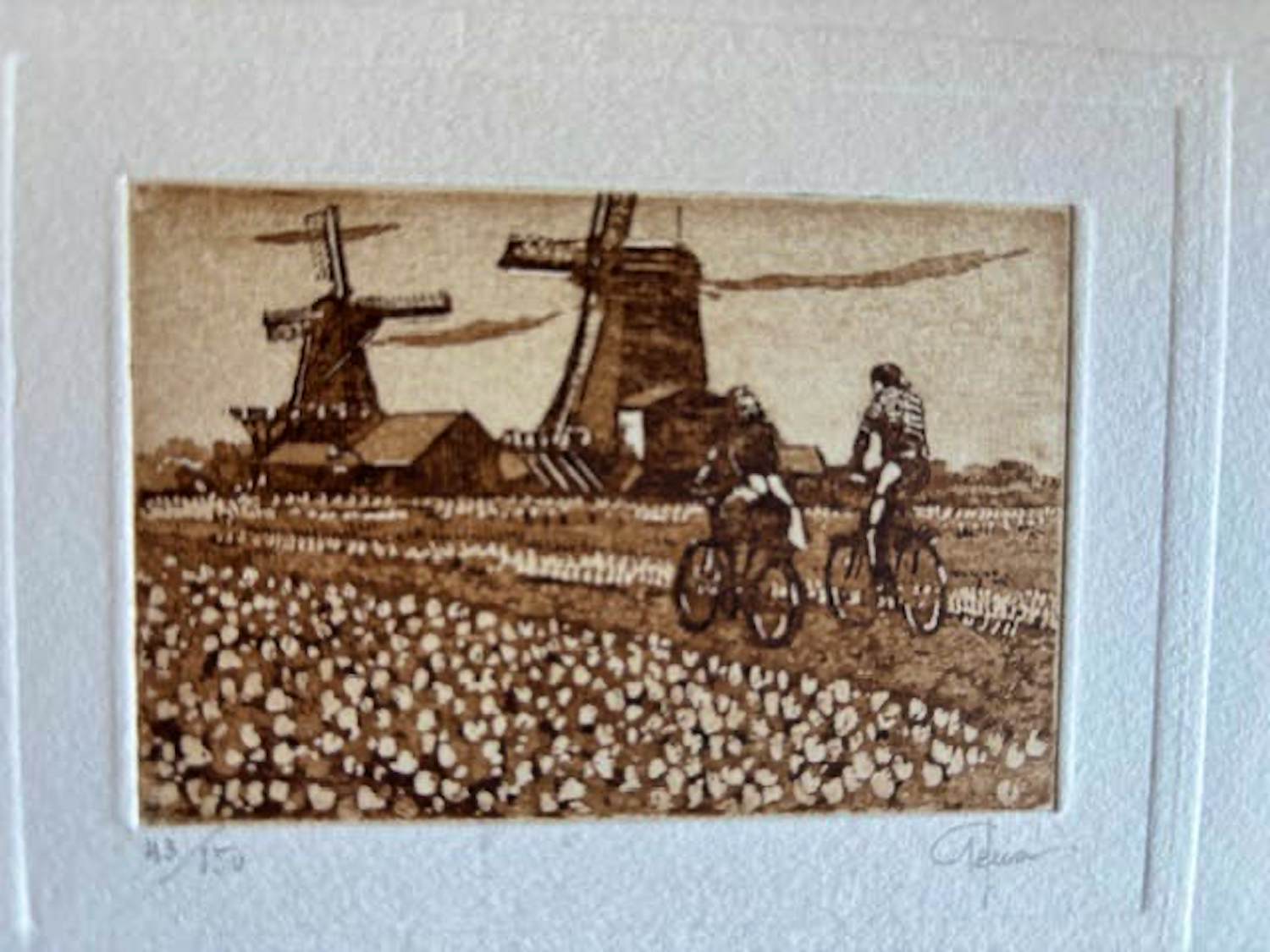 Giorgio Ferrari - Twee fietsers bij bollenveldje met zicht op molens kopen? Bied vanaf 20!