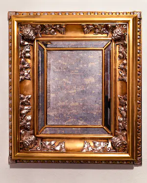 Niet of onleesbaar gesigneerd - Antiker dekorativer Wandspiegel - Jugendstil - Gealtertes venezianisches Glas kaufen? Bieten Sie von 1!