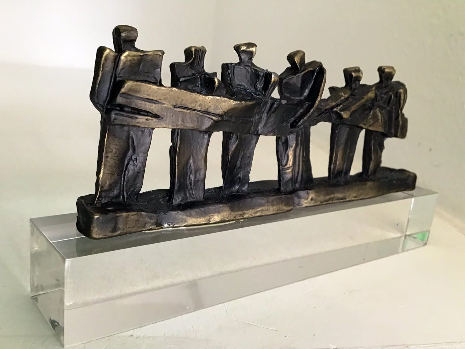 Frans Steginga - Sculptuur “ DE ZAAK VAN DE GROND TILLEN “. Gesigneerd kopen? Bied vanaf 1!