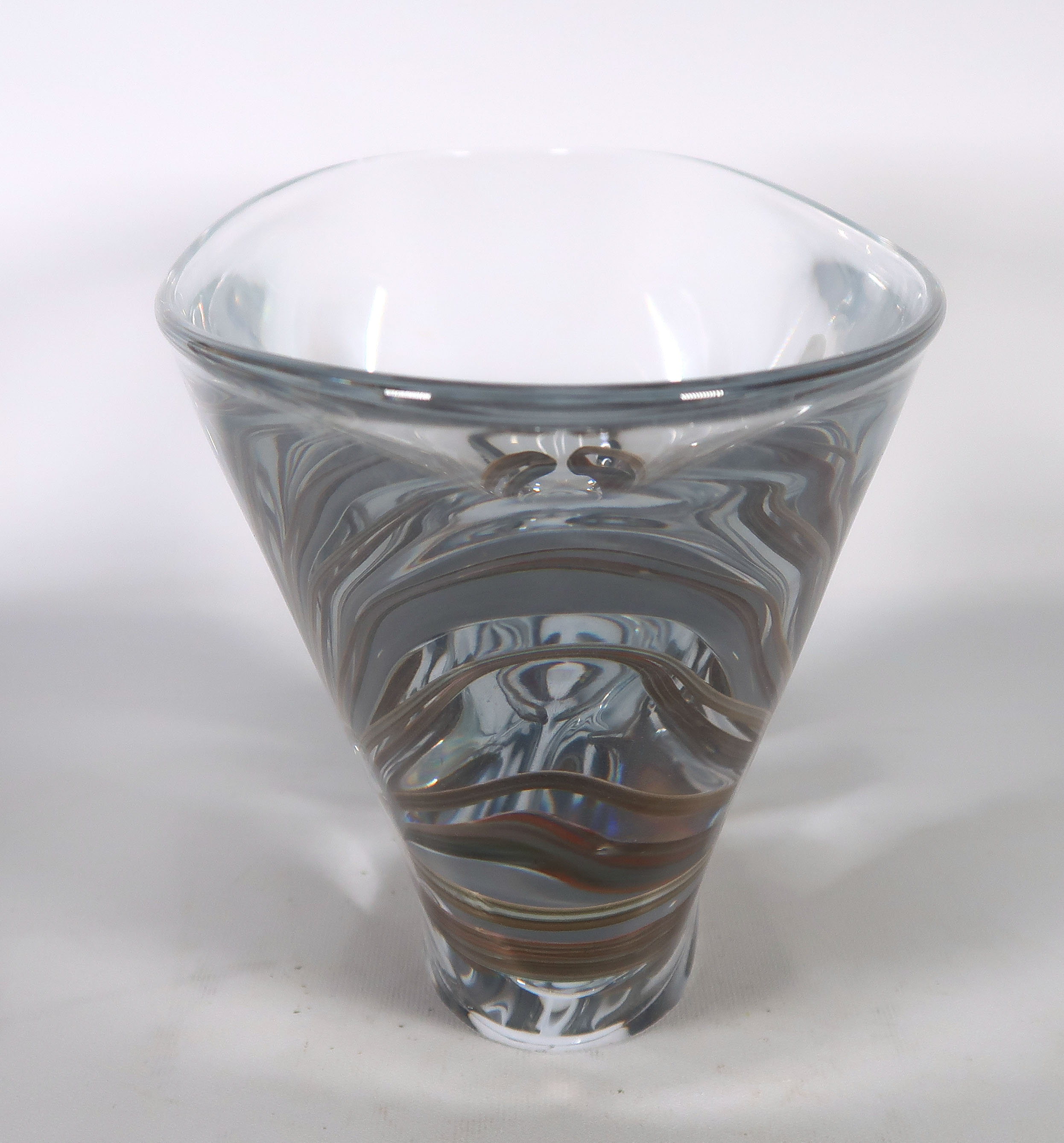 Novosad & Syn - Glas, Blanke schaal met bruin detail kopen? Bied vanaf 20!