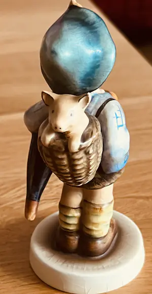 Porzellanfabrik W. Goebel - Hummeltje met biggetje op rug kopen? Bied vanaf 43!