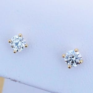 0.62 ct Diamond Solitaire Earrings kopen? Bied vanaf 450!