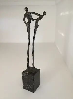 Corry Ammerlaan - Sculptuur “ DANK “. 28 cm hoog - gesigneerd kopen? Bied vanaf 1!