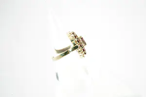 113 - Klassieke ovalen 14 Krt geel gouden dames ring met 15 wijnrode edelstenen kopen? Bied vanaf 190!