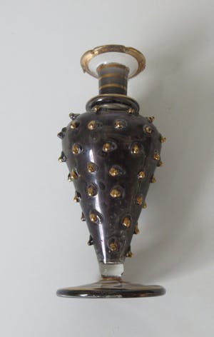 Niet of onleesbaar gesigneerd - Twee Venetiaans glazen parfumflesjes kopen? Bied vanaf 10!