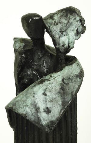 Renee van Leusden - Twee figuren in zuil 'Shelter' kopen? Bied vanaf 550!