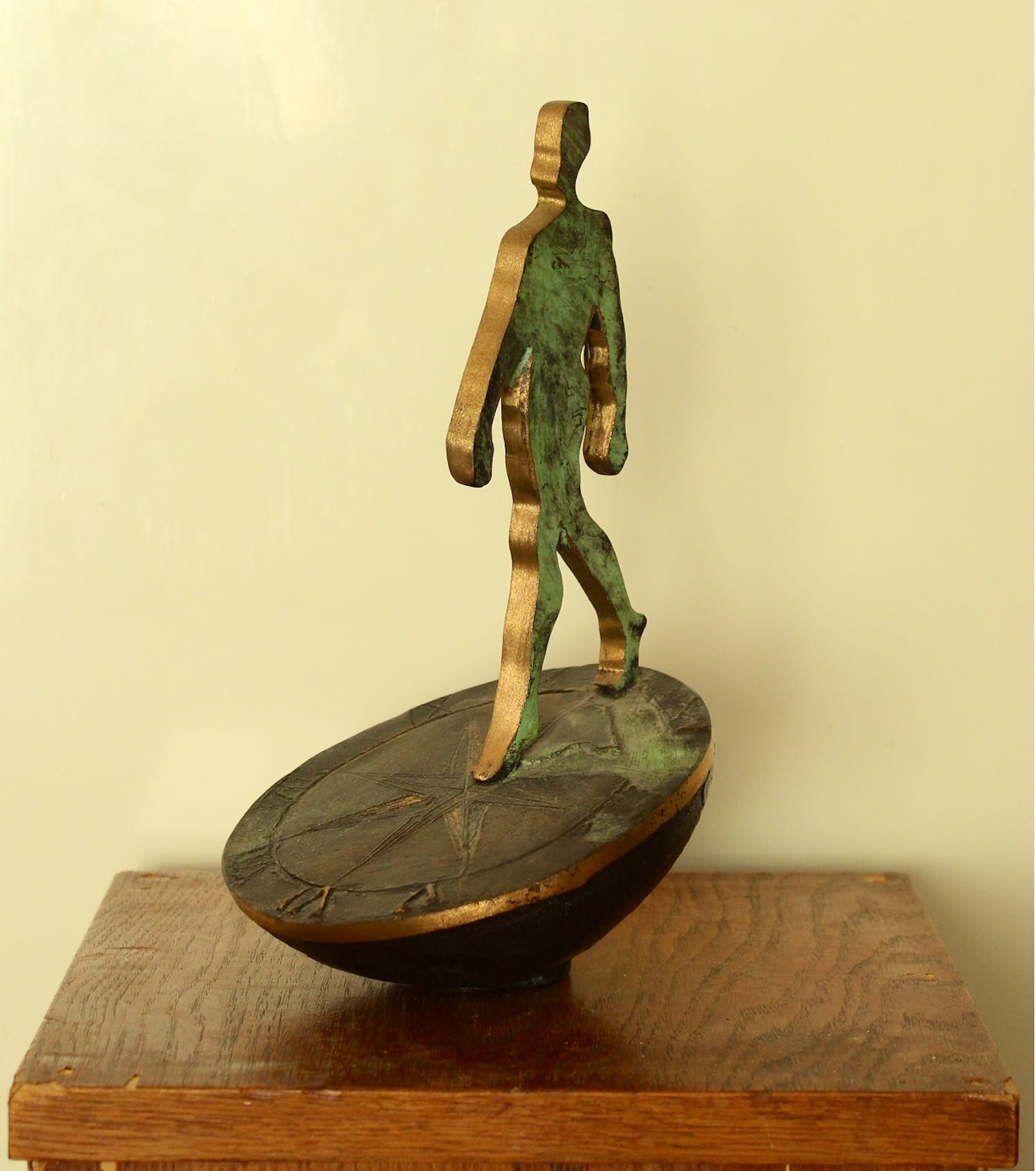 Desiree Tonnaer - Bronzen beeld : Beeldmerk Rabobank | Mens op Zonnewijzer verkocht voor € 90!