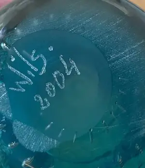 Niet of onleesbaar gesigneerd - Studio glazen presse papier ei-vorm gesigneerd Wils - 2004 kopen? Bied vanaf 1!