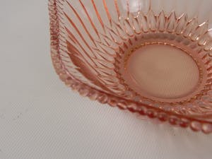 Niet of onleesbaar gesigneerd - 5 Art Deco rode glazen dessertschaaltjes kopen? Bied vanaf 1!