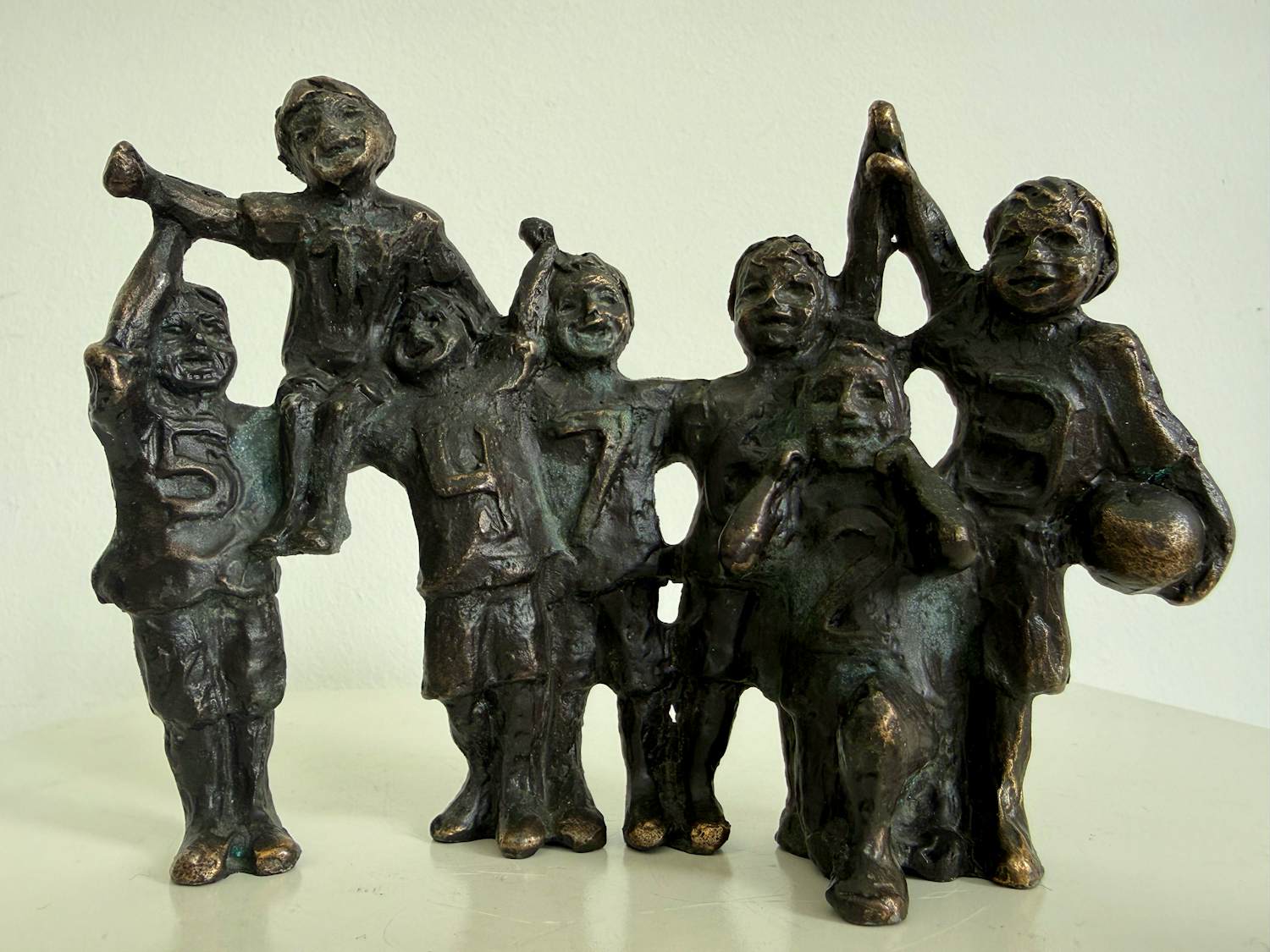 Astrid Veldhuyzen-Koppen - bronzen sculptuur | 'A winning team' kopen? Bied vanaf 20!