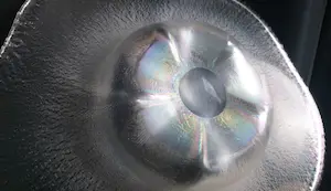 Willem Rozendaal - Helderglazen schaal met tincraquelé en luster "Coquille" (1937) kopen? Bied vanaf 1!