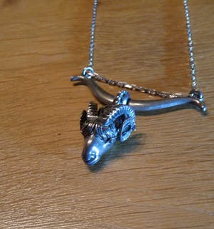 zilveren (gemerkt 835) ketting / collier, hanger in vorm steenbok kopen? Bied vanaf 35!