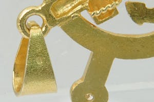 1309 - Surinaams 18 krt geel-goud & diamanten "Anker en roer" hanger - GROOT! kopen? Bied vanaf 1060!