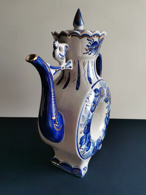 Niet of onleesbaar gesigneerd - Fraai gedecoreerde Chinese koffiepot met kraaiende haan kopen? Bied vanaf 1!