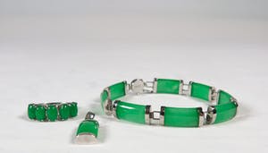 14K Goud - Armband, ring en hanger van witgoud met groene stenen kopen? Bied vanaf 150!
