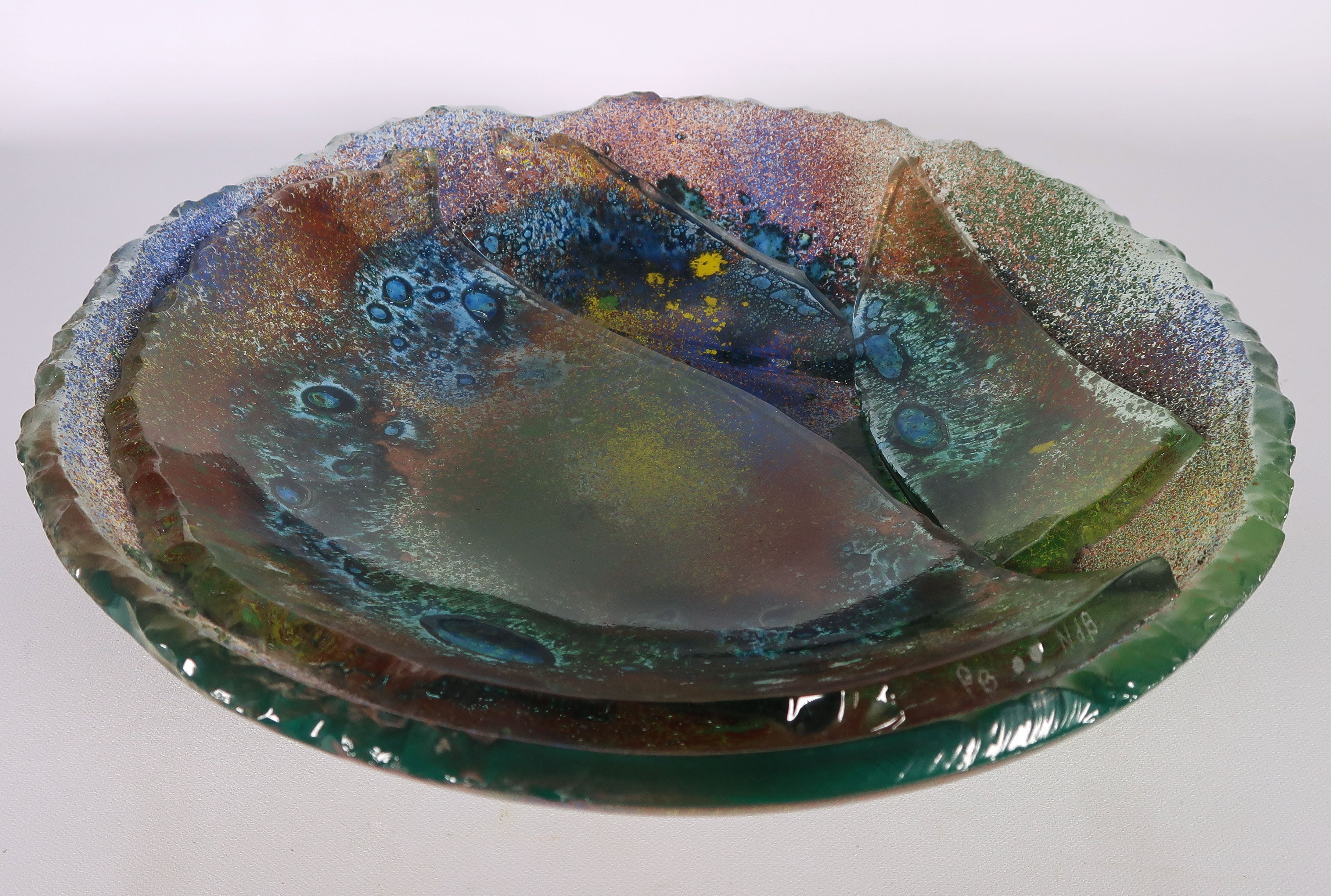 Peter Bes - Glas, Kleurrijke gezandstraalde schaal kopen? Bied vanaf 50!