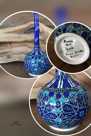 Niet of onleesbaar gesigneerd - Iznik Vaas in intens blauwe kleurstelling, geometrisch motief kopen? Bied vanaf 10!