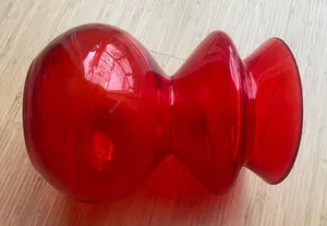 Niet of onleesbaar gesigneerd - Rode XL vintage glazen vaas kopen? Bied vanaf 1!