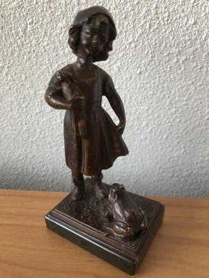 Niet of onleesbaar gesigneerd - Bronzen beeld meisje met pop en kikker. kopen? Bied vanaf 1!