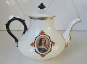 Niet of onleesbaar gesigneerd - Vieux Paris - Antieke 19e eeuwse porseleinen theepot - Directoire stijl kopen? Bied vanaf 1!