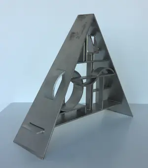 Margot Zanstra - Roestvrij stalen sculptuur, Zonder titel / Geometrische vorm kopen? Bied vanaf 150!