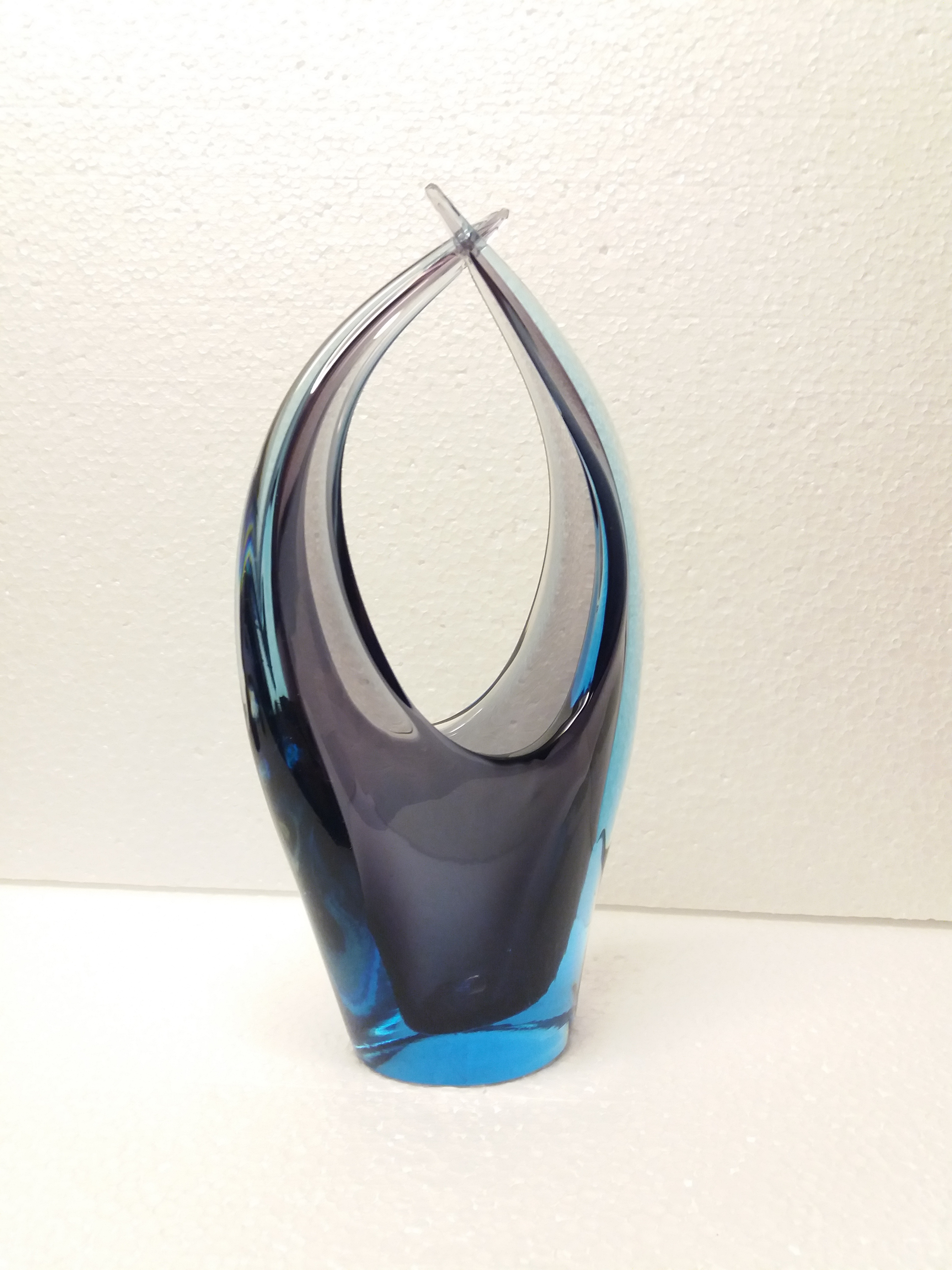 Niet of onleesbaar gesigneerd - Vintage blauwe glazen vaas Murano kopen? Bied vanaf 1!