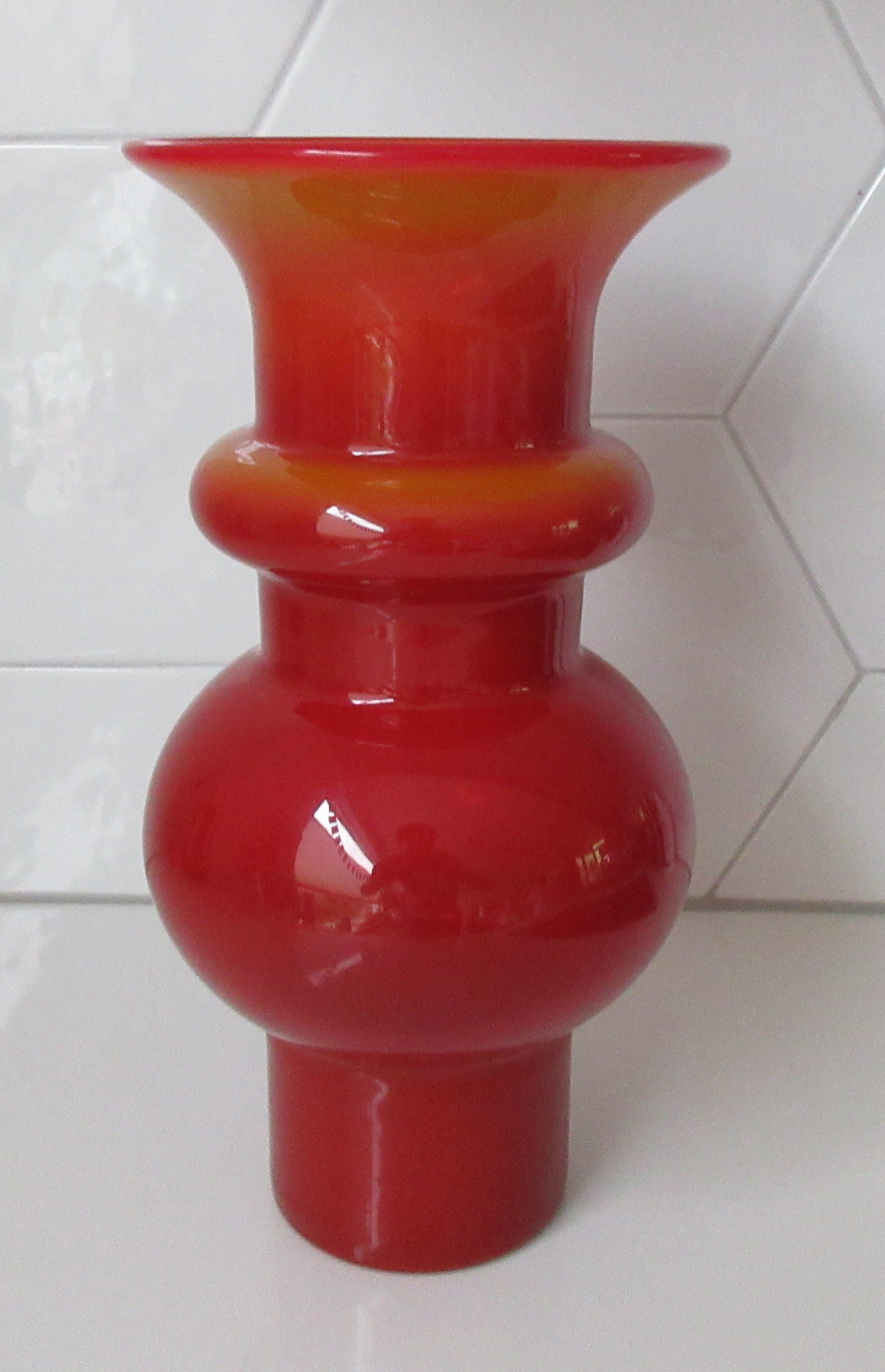 Empoli Glas - Sixties cased rood-oranje hand geblazen vaas kopen? Bied vanaf 34!