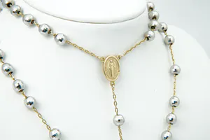 Fraai Italiaans 18 karaats Bi-Color Rozenkrans & Madonna collier - GROOT! kopen? Bied vanaf 860!