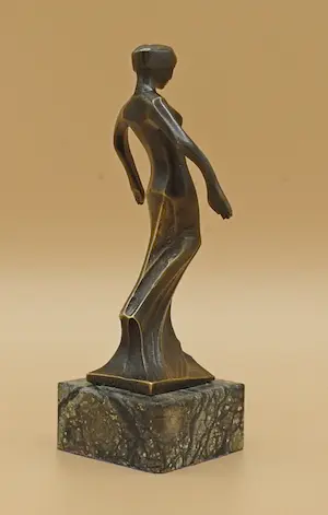 Cris Agterberg - vrouwenfiguur kopen? Bied vanaf 1500!