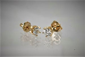 2005- Mooie set 14 krt geel-goud & diamanten (ca.0.70ct) oorstekers kopen? Bied vanaf 730!