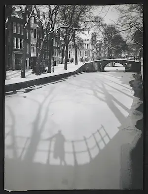 Dirk de Herder - Silverprint, Amsterdamse gracht bij winter kopen? Bied vanaf 150!
