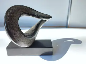 Karin van Ommeren - Abstracte compositie, hardstenen beeld (unica) kopen? Bied vanaf 895!