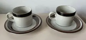 Arabia - Twee kop- en schotels servies Karelia - ontwerp Anja Jaatinen-Winquist kopen? Bied vanaf 25!
