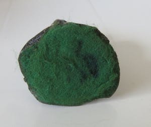 Niet of onleesbaar gesigneerd - Bronzen beeldje van een jongemanen zijn hond kopen? Bied vanaf 10!