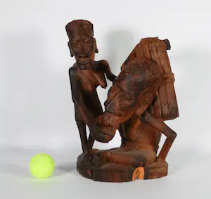 Niet of onleesbaar gesigneerd - Houten beeld, Vrouw met man, afkomstig uit Ivoorkust kopen? Bied vanaf 1!