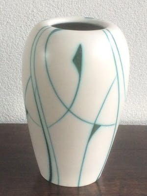 Plateelbakkerij Flora - VAAS “LIANE “ 1493 kopen? Bied vanaf 25!