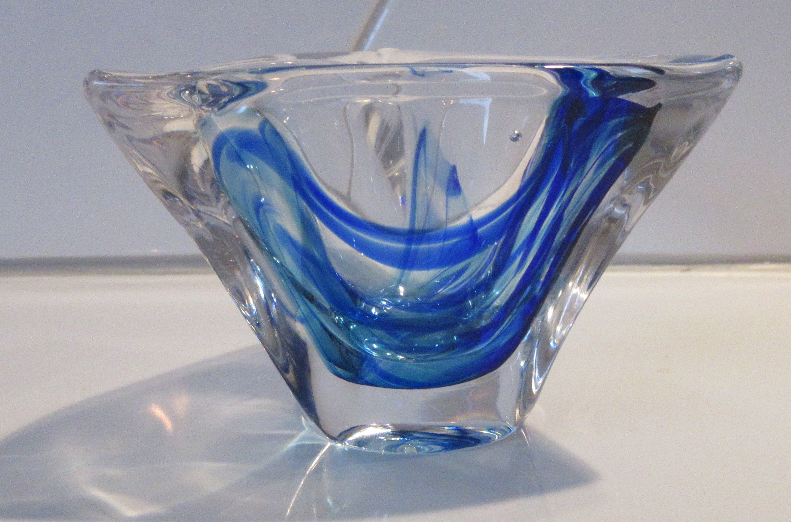 Max Verboeket - Mooi klein kunstglazen asbakje met blauwe slingers kopen? Bied vanaf 15!