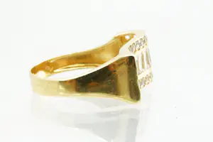 16- Apart "golvend" vormgegeven 14 Krt gouden fantasie ring met zirkonen kopen? Bied vanaf 120!