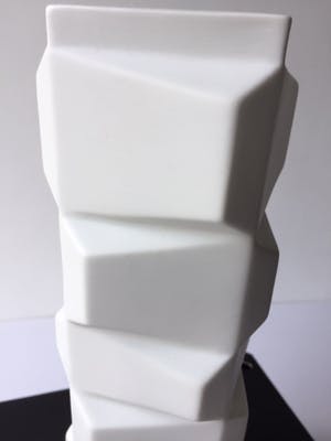 Hutschenreuther - Zeldzame Reliëfvaas (h 27,5 cm) uit de serie Archais ontwerp Heinrich Fuchs kopen? Bied vanaf 135!