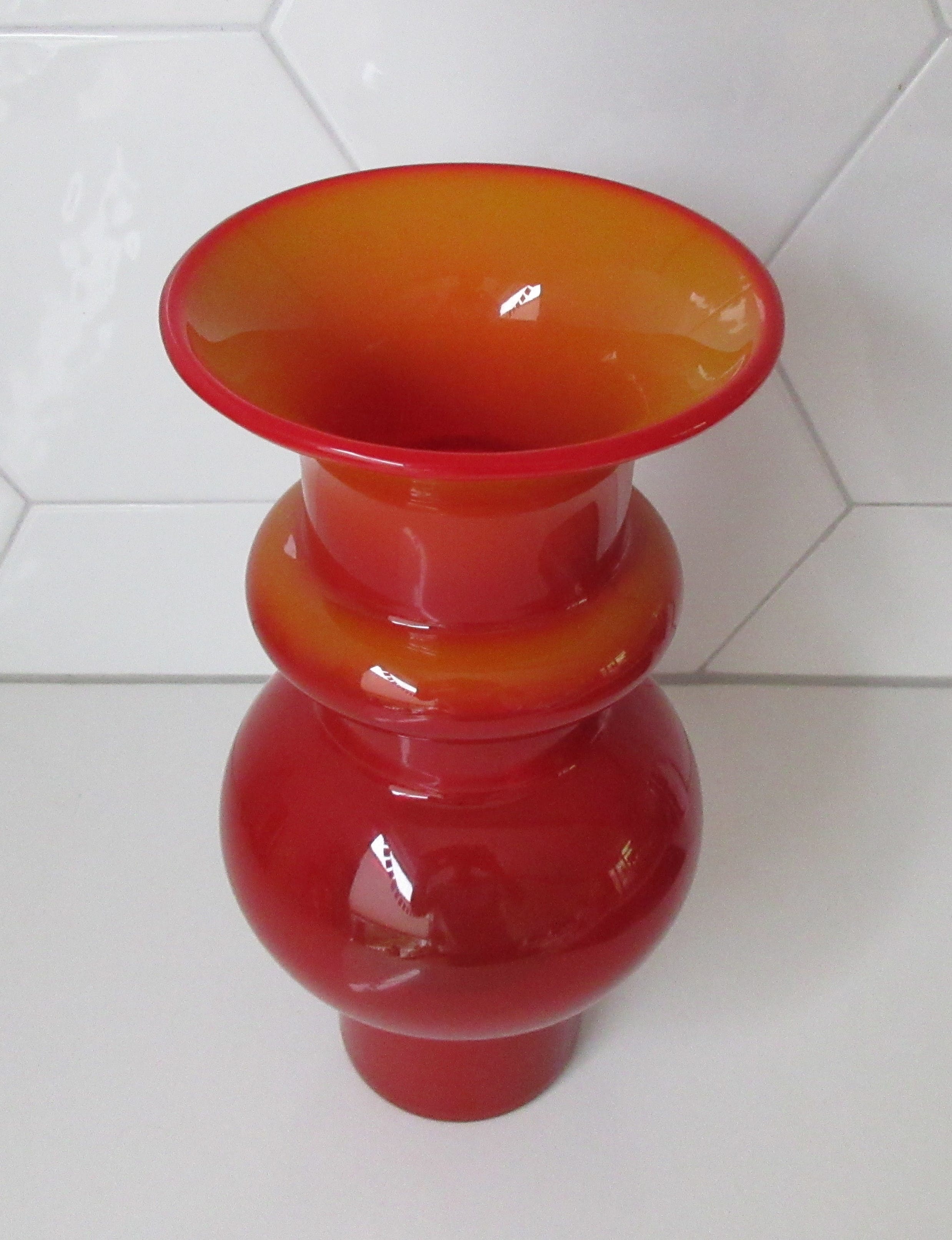 Empoli Glas - Sixties cased rood-oranje hand geblazen vaas kopen? Bied vanaf 34!